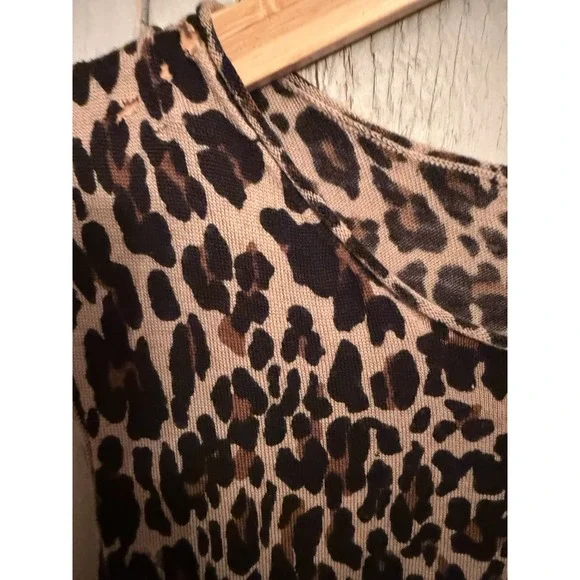 TORY BURCH LEOPARD Sleeveless Sweater Lightweight Wool W/ GOLD LOGO PULL Sz-Lg - Picture 8 of 10